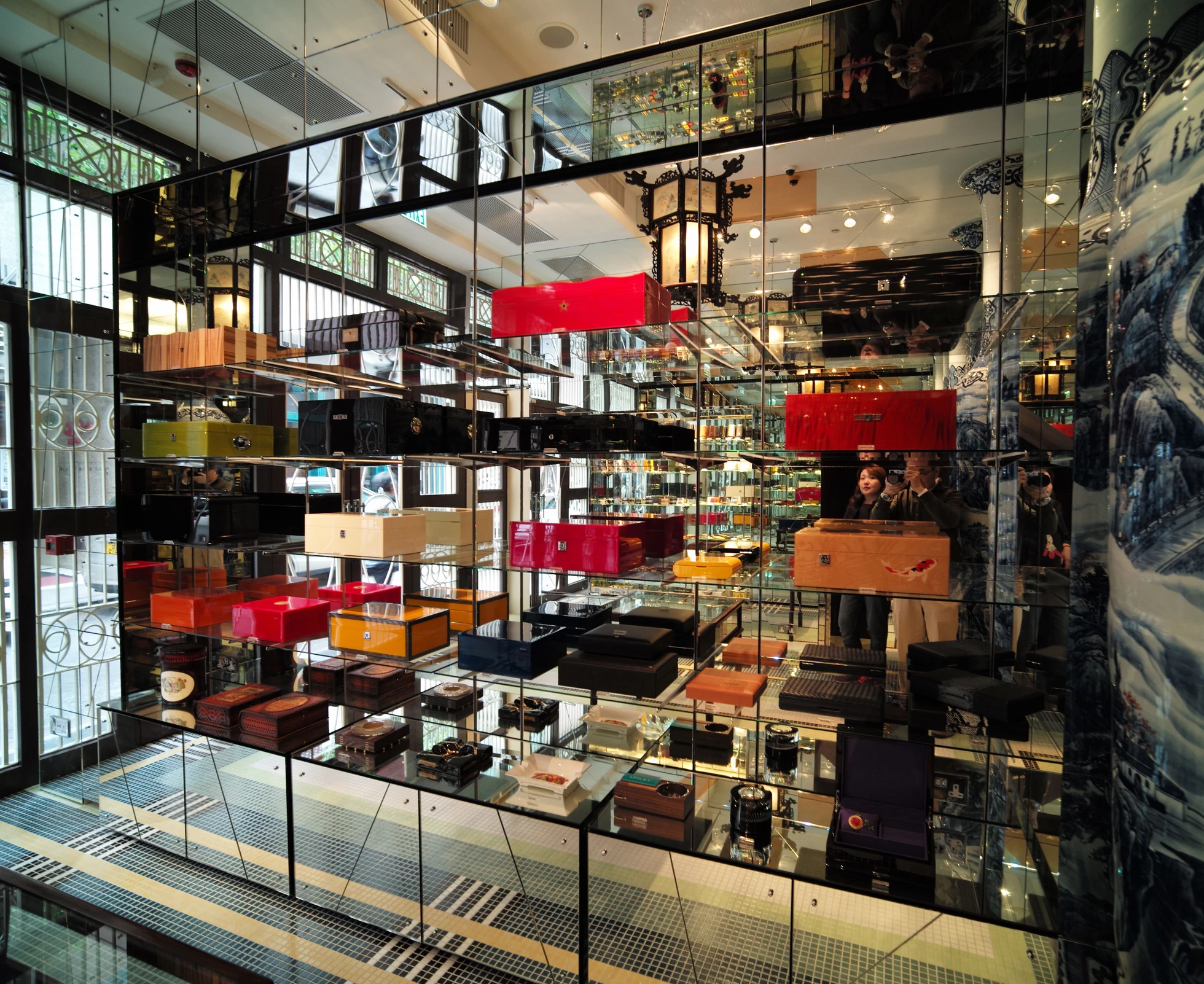  -  - The Harbour Cigar Divan