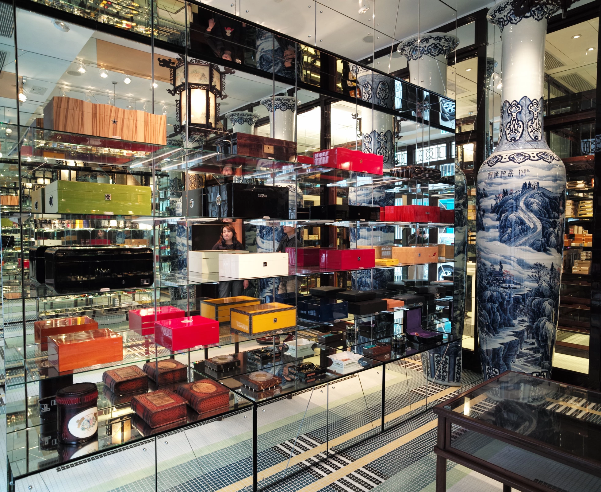  -  - The Harbour Cigar Divan