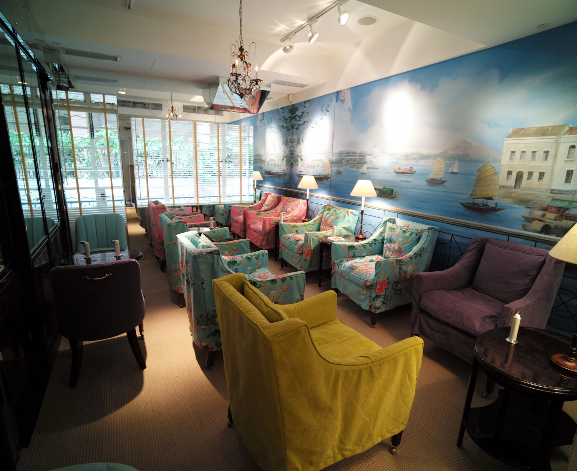  -  - The Harbour Cigar Divan