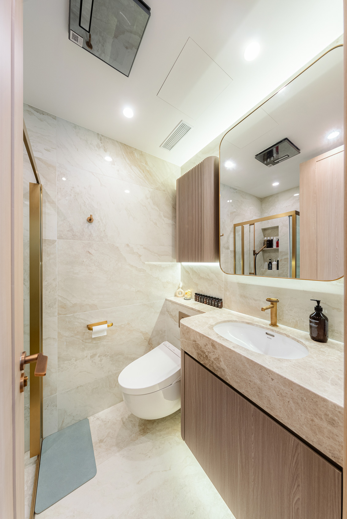 Mike Chan - C.M.T Interior Design - 一號銀海