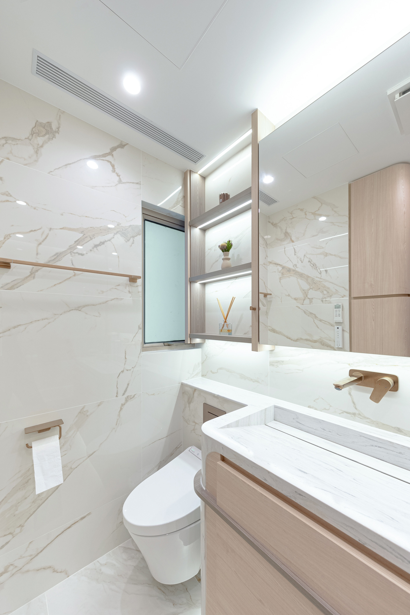 Mike Chan - C.M.T Interior Design - 一號銀海