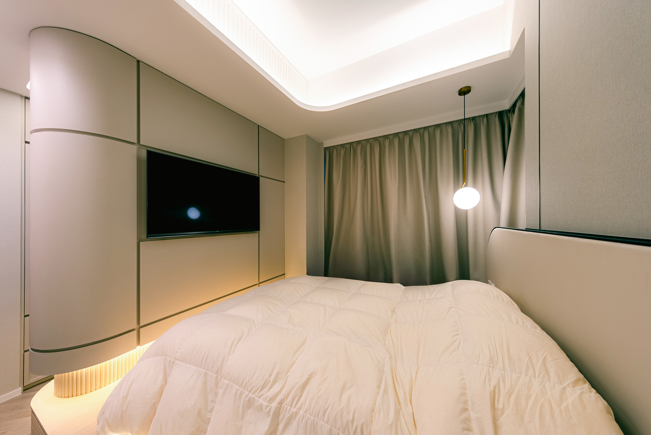 Mike Chan - C.M.T Interior Design - 一號銀海