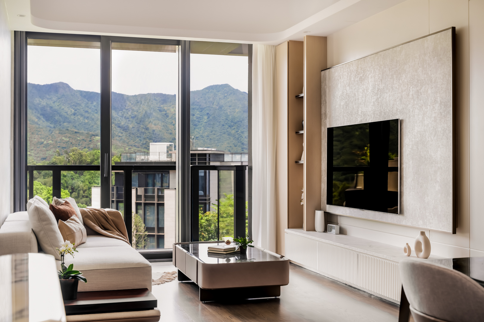 Chris Lau - Hei Design Interiors - Villa Lucca