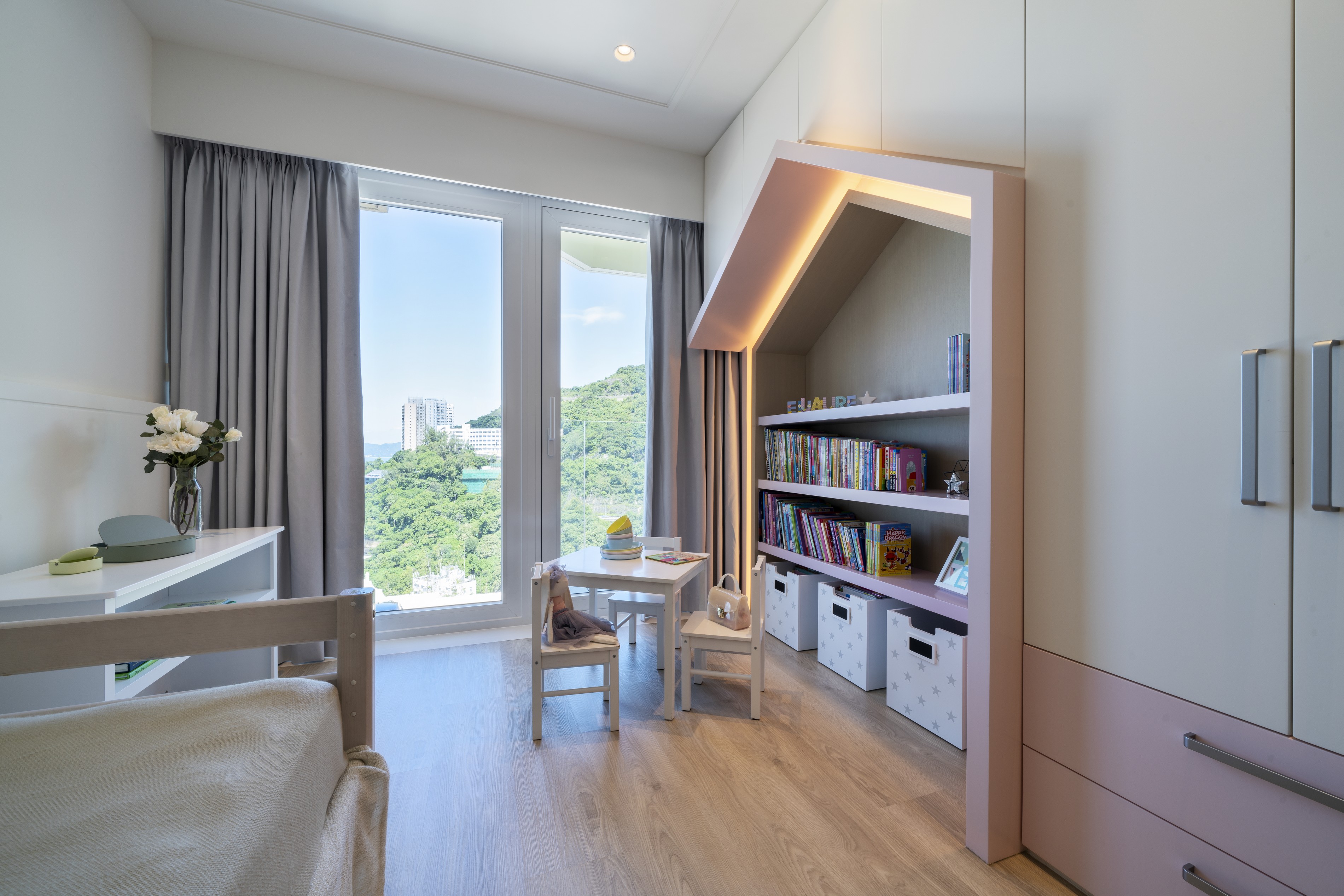 Regina Kwok - Artwill Interior Design House - Mount Davis