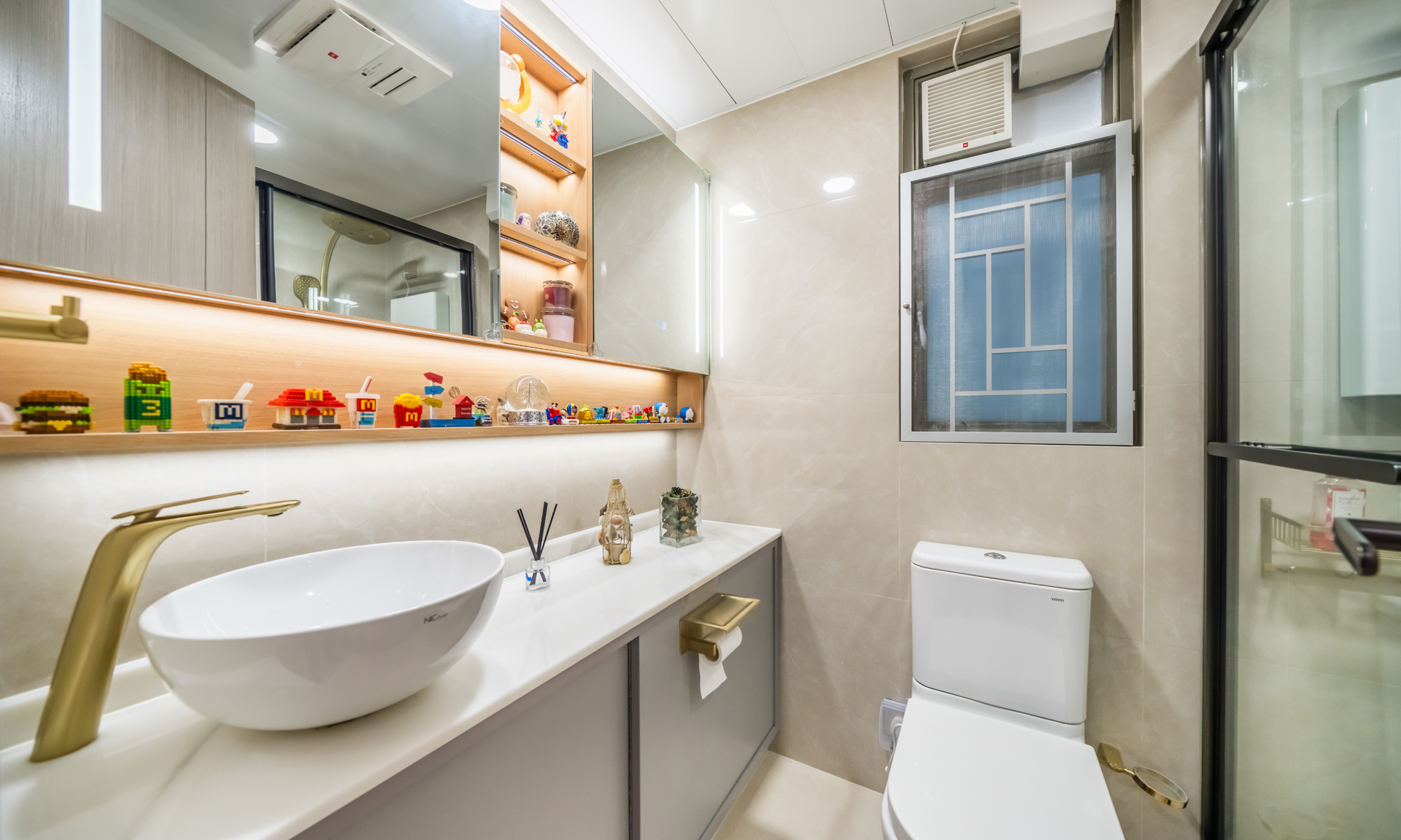 Calvin Ho & Bryan Lie - C3 Design & Decorative Ltd - Tseung Kwan O Plaza Phase 2 Block 8