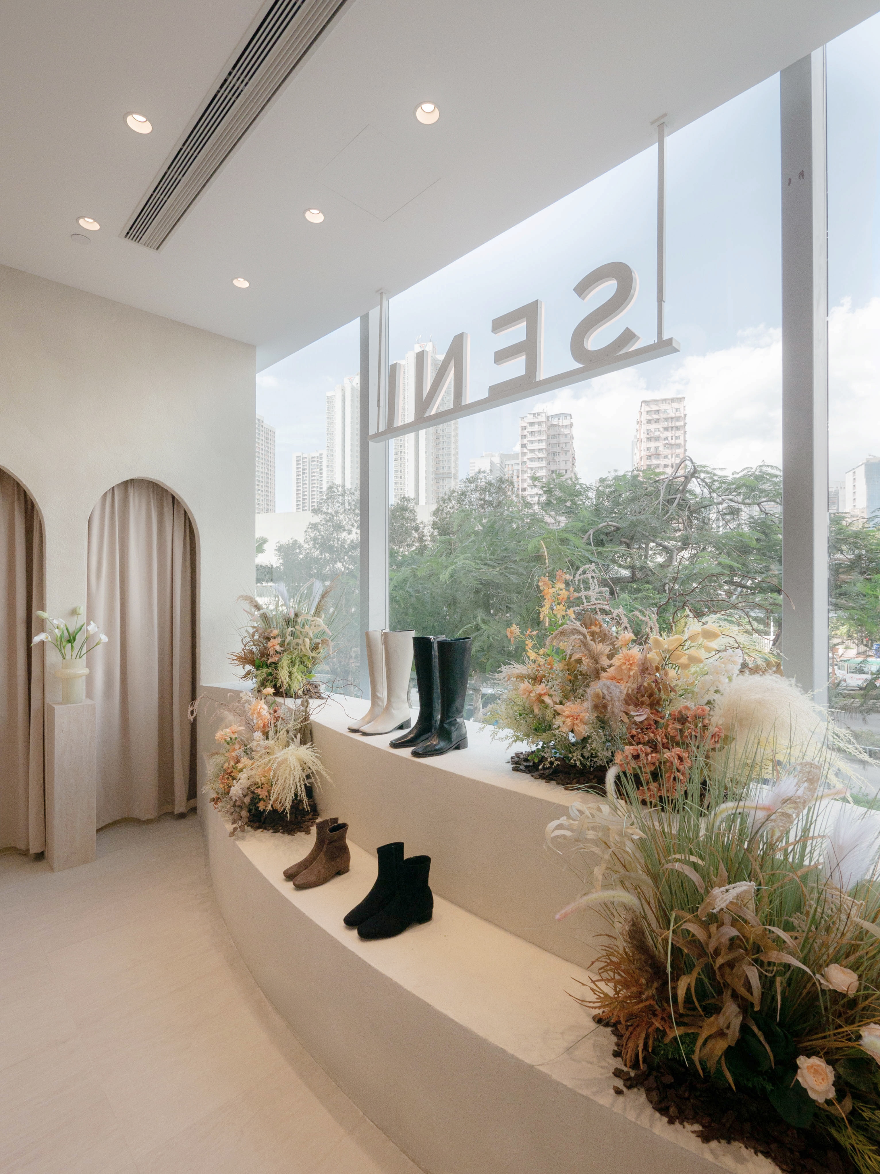 Jasmine Wong & Kits Chan - Anode Design Limited - 時尚服裝店｜SENI
