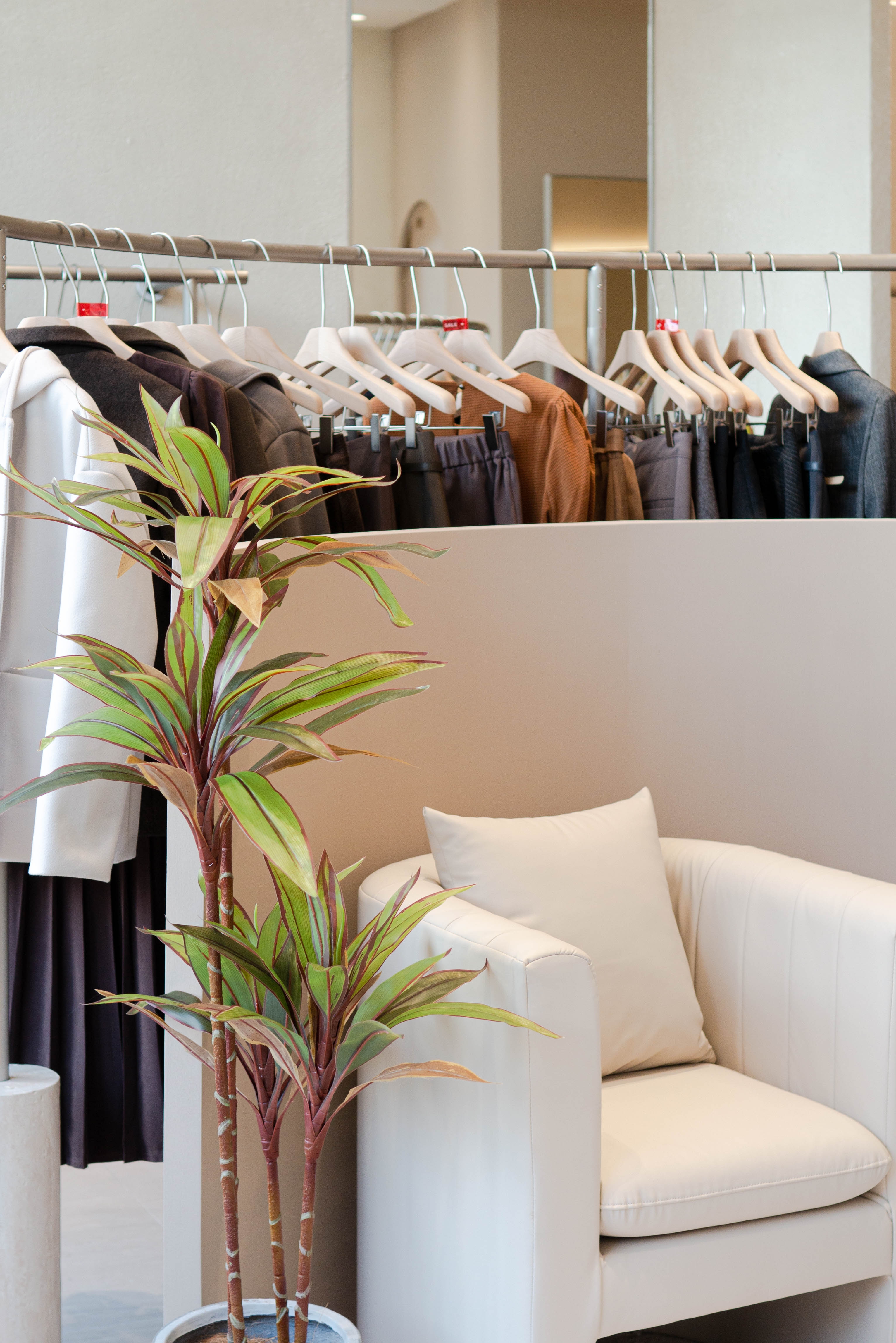 Jasmine Wong & Kits Chan - Anode Design Limited - 時尚服裝店｜SENI