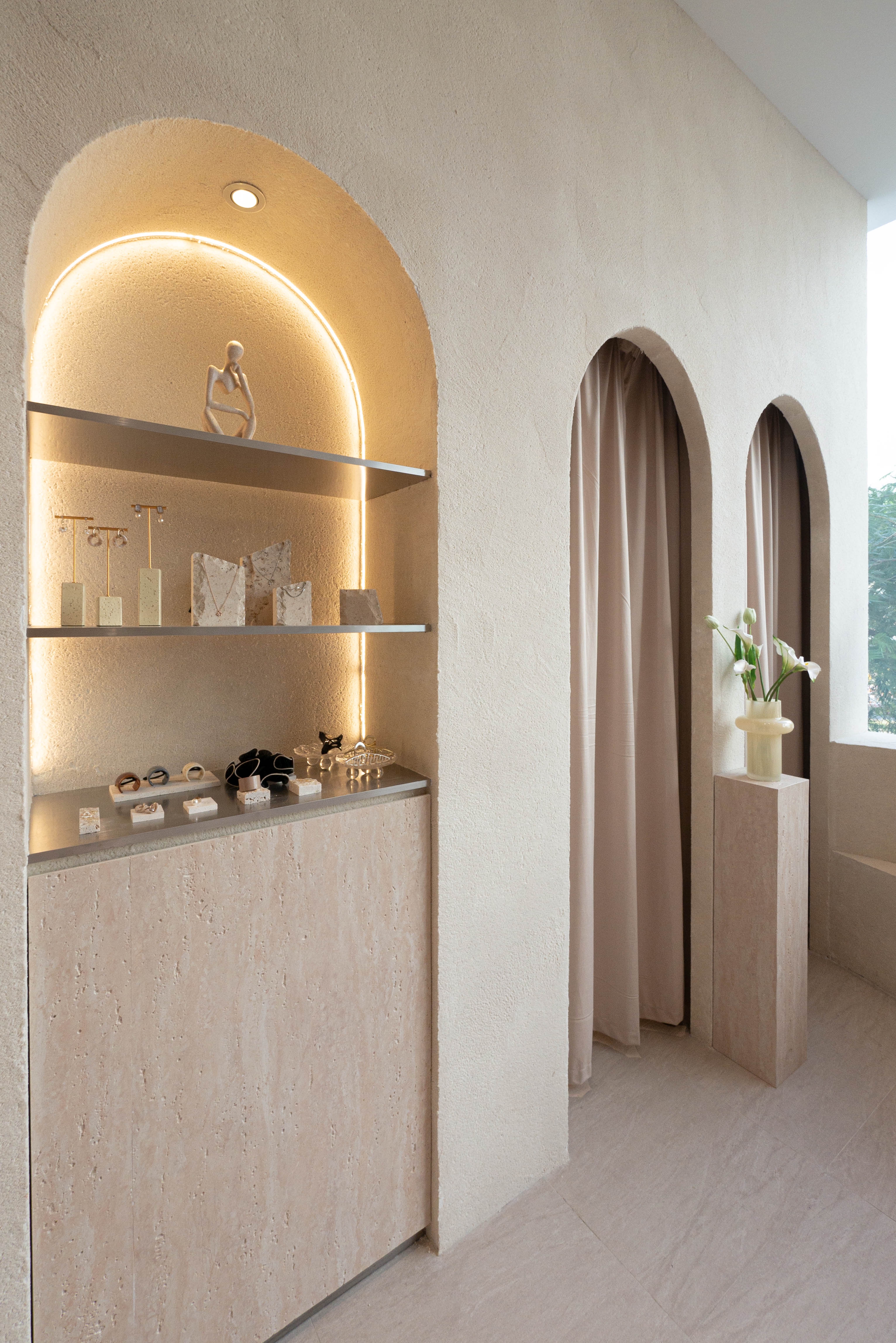 Jasmine Wong & Kits Chan - Anode Design Limited - 時尚服裝店｜SENI