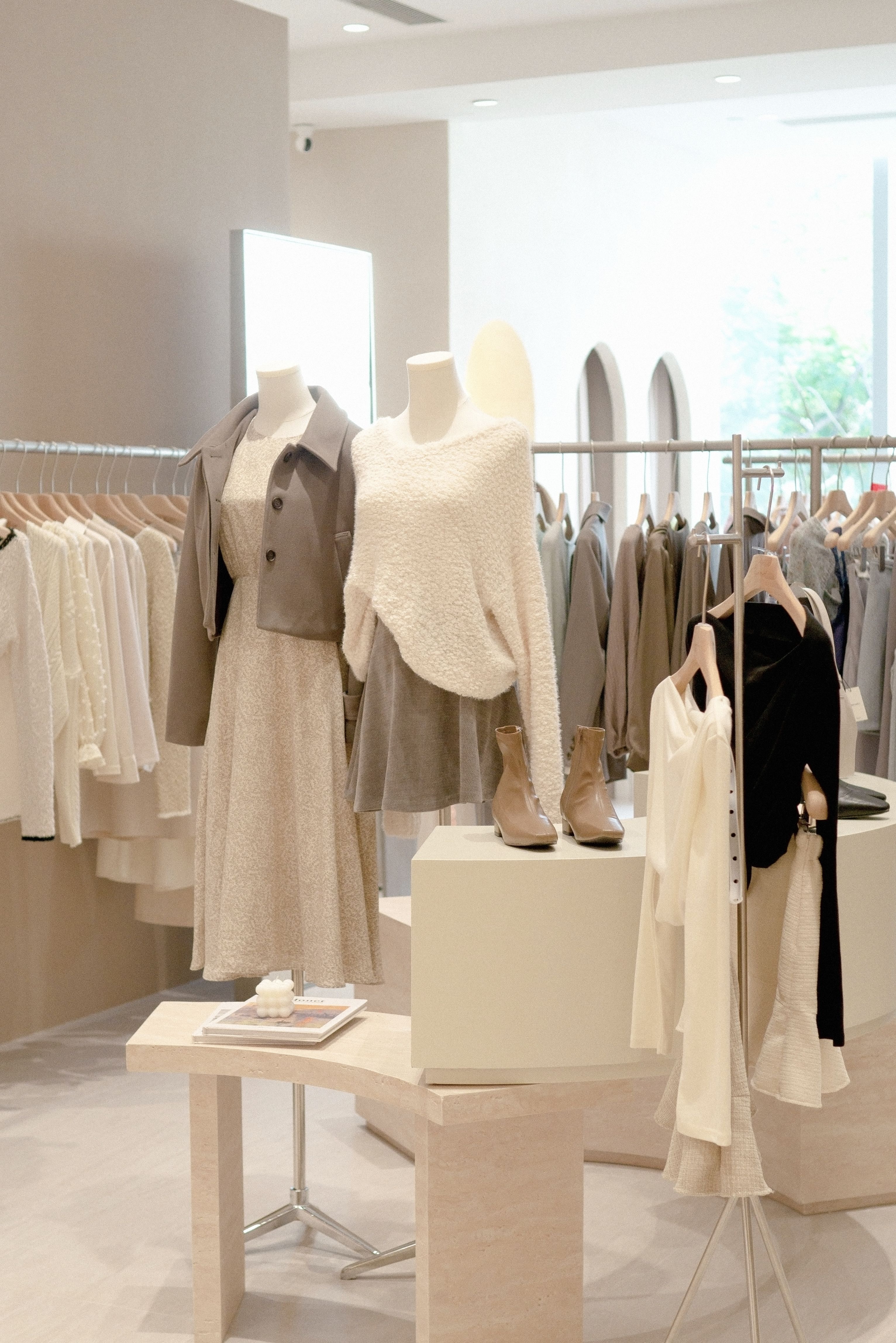 Jasmine Wong & Kits Chan - Anode Design Limited - 時尚服裝店｜SENI