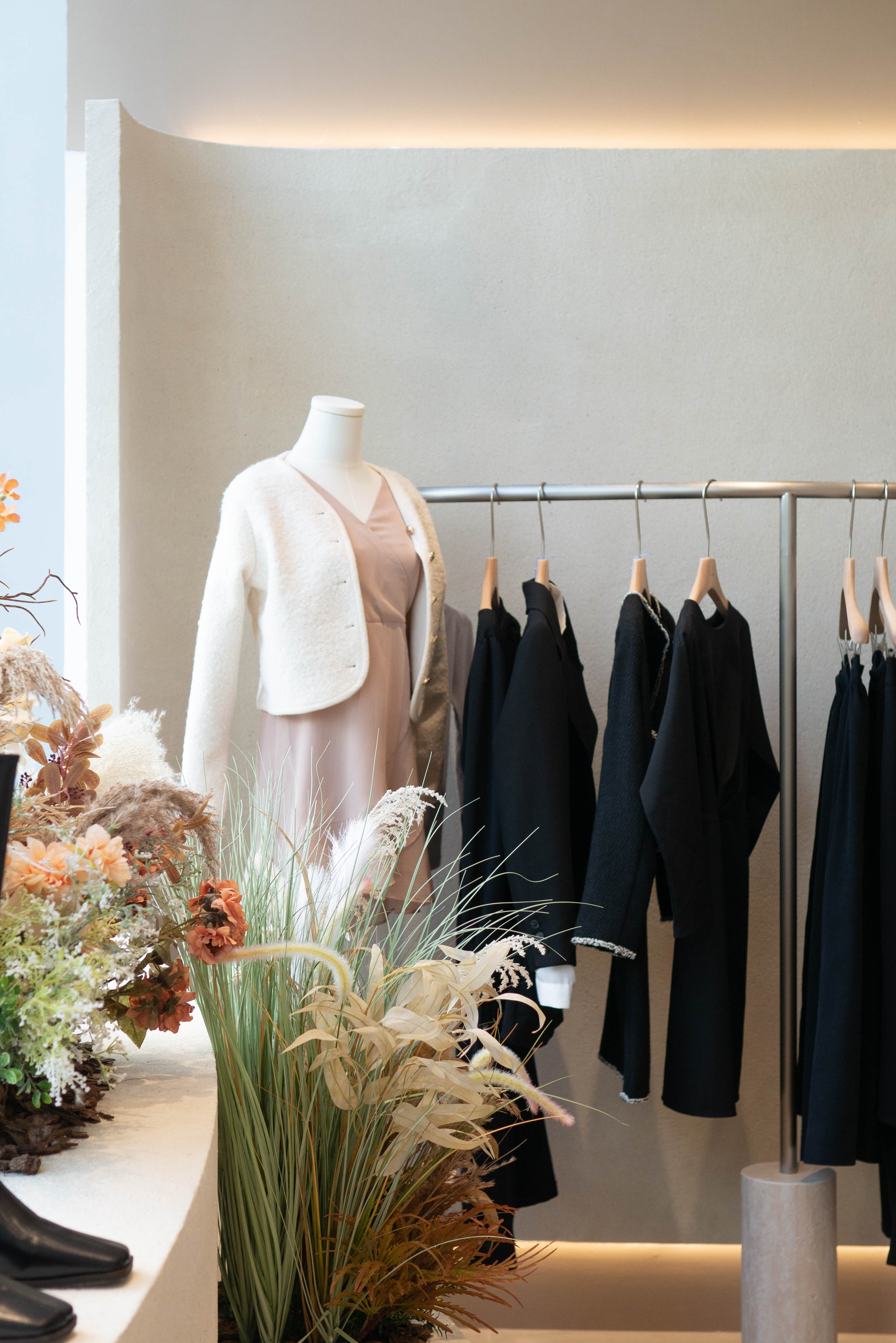 Jasmine Wong & Kits Chan - Anode Design Limited - 時尚服裝店｜SENI