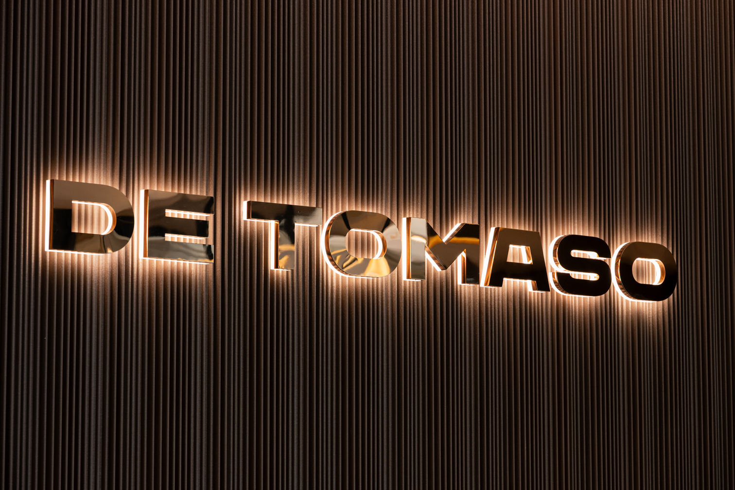 Maggie Mo & Jay Leung - Starz Pasha - De Tomaso