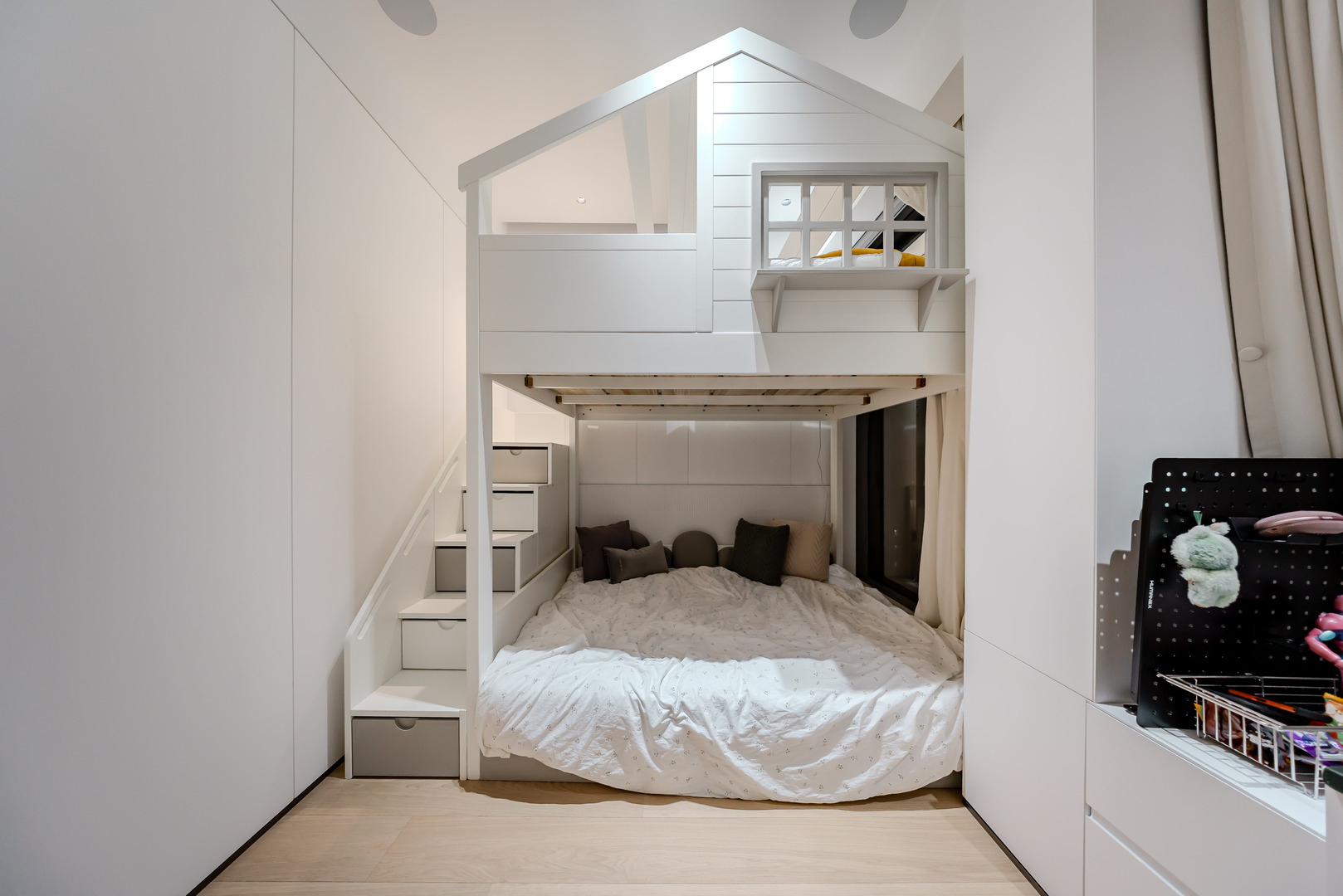 Daniel Wong - Boss Design Ltd - 揚海 La Marina