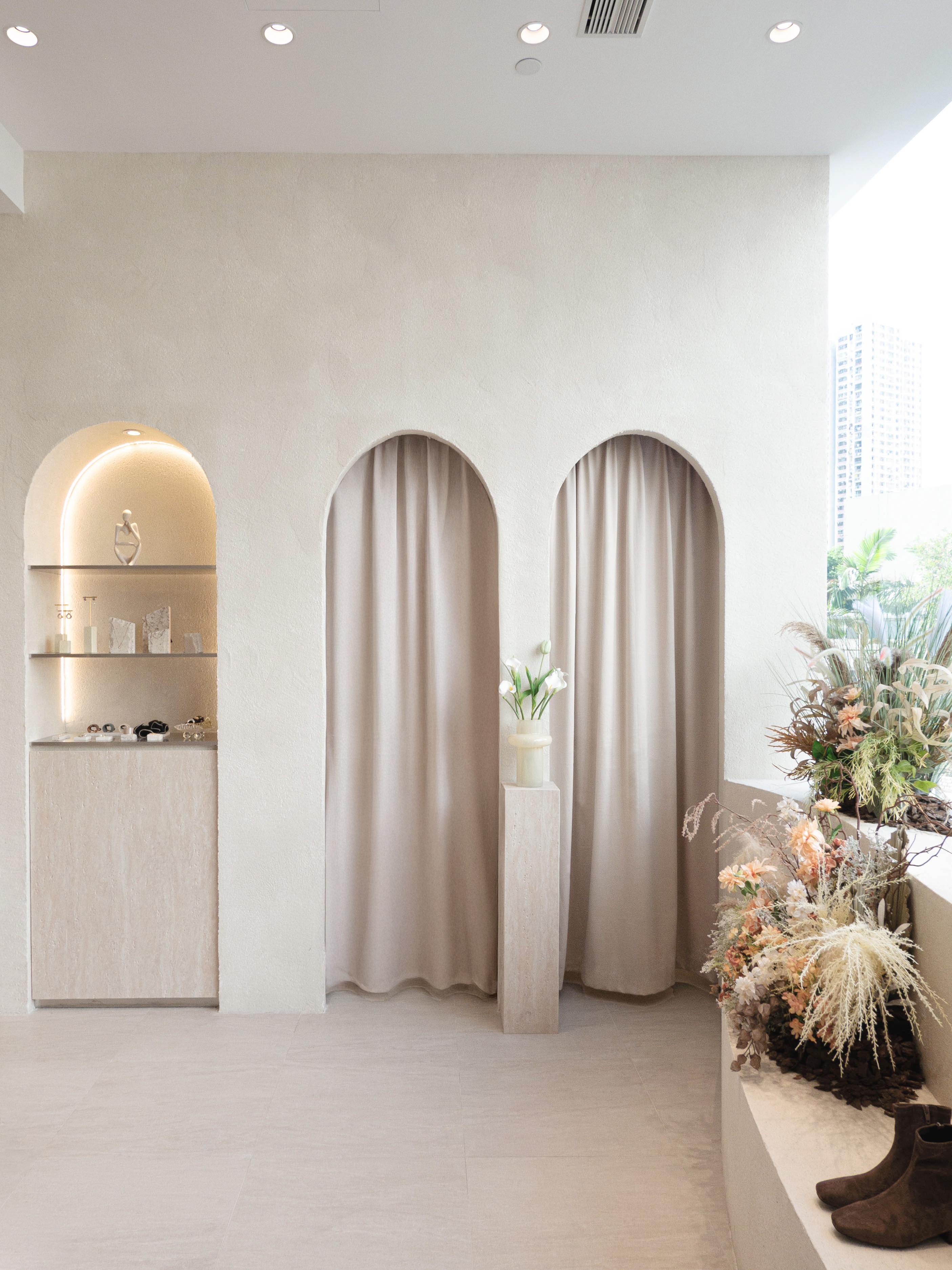 Jasmine Wong & Kits Chan - Anode Design Limited - 時尚服裝店｜SENI